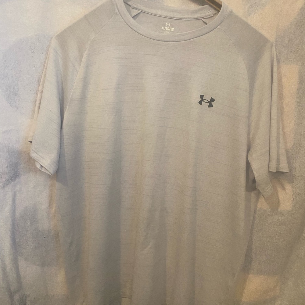Under Armour Men's Light Gray Short Sleeve Tee